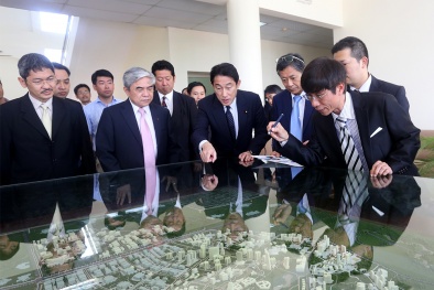 Bộ trưởng Bộ Ngoại giao Nhật Bản thăm Khu CNC Hòa Lạc